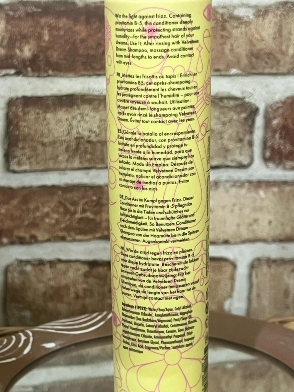 amika Velveteen Dream Smoothing Conditioner - Yellow & Pink